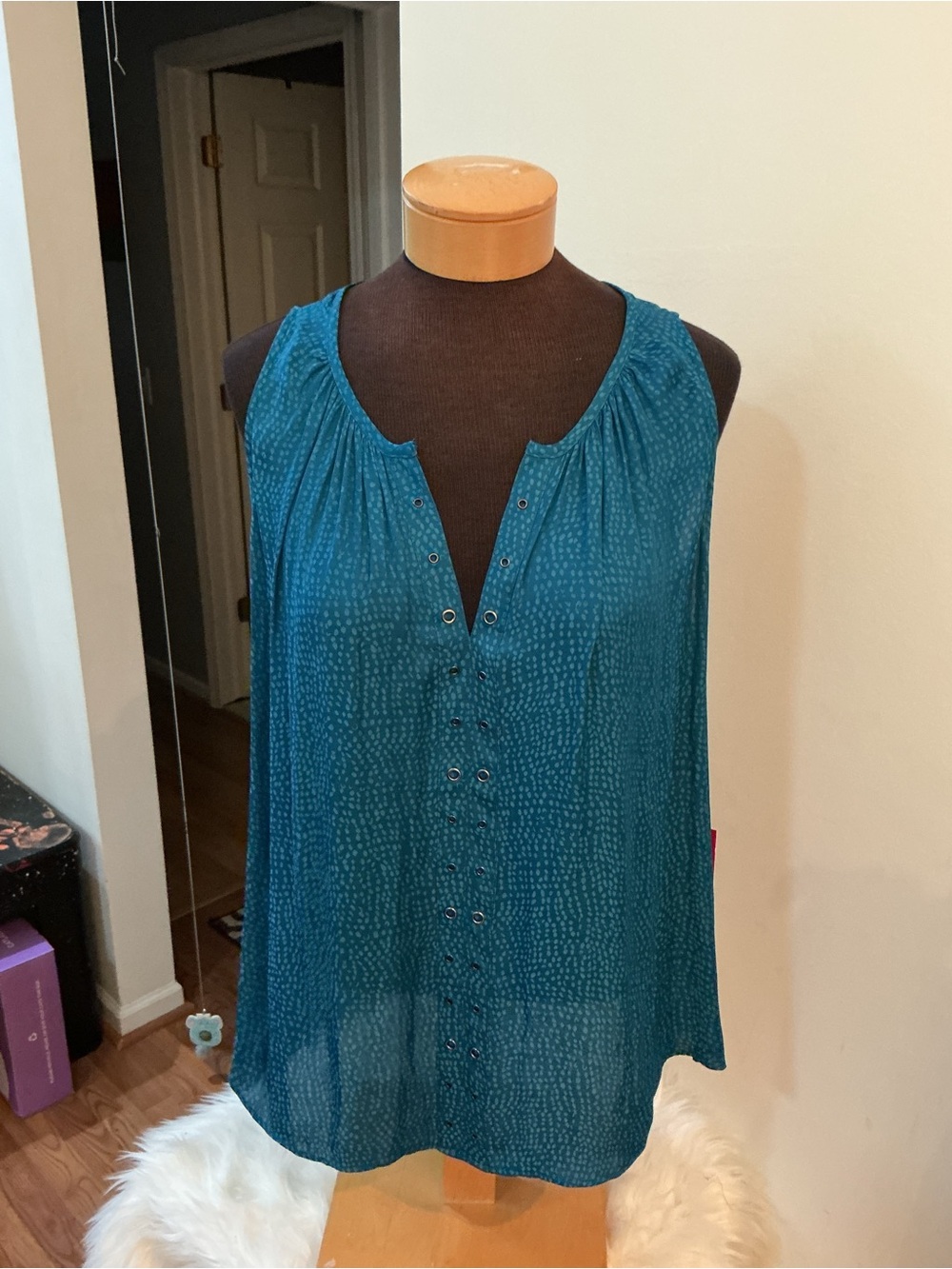 Jennifer Lopez Embellished Mixed Metal Grommet Shell Tank Top NWT XXL - Picture 2 of 12